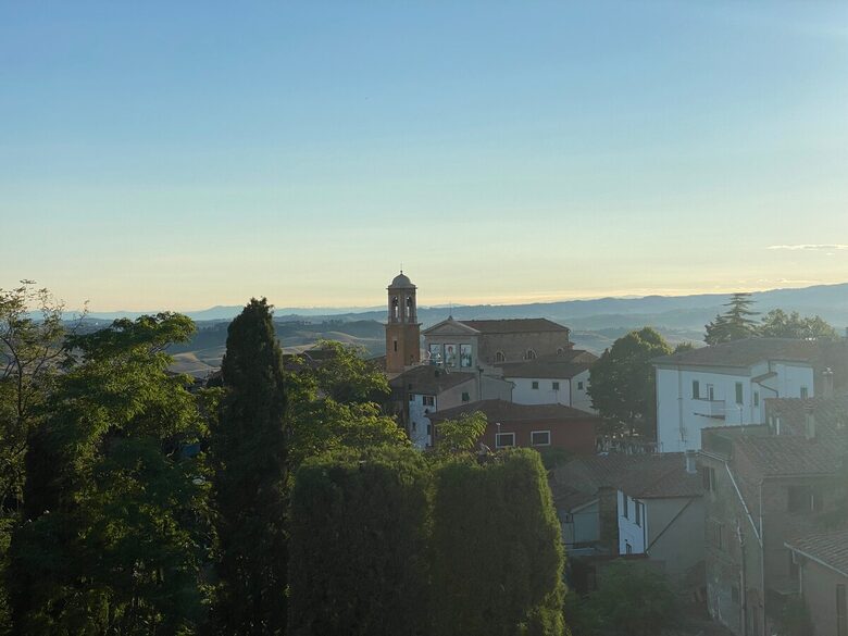 1 Bedroom Apartment Overlooking Lajatico’s Historic Square - Lajatico, Italy