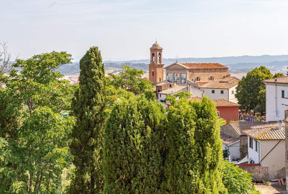 1 Bedroom Apartment Overlooking Lajatico’s Historic Square - Lajatico, Italy
