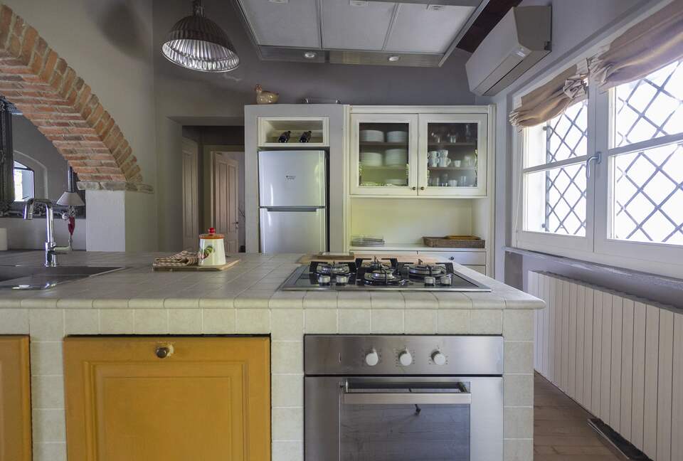 Hillside Elegance with Private Pool - Fortunago, Italy