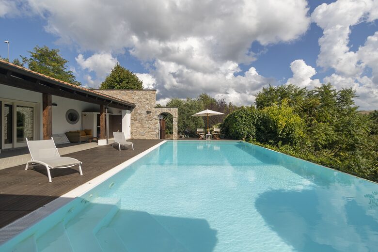 Hillside Elegance with Private Pool - Fortunago, Italy
