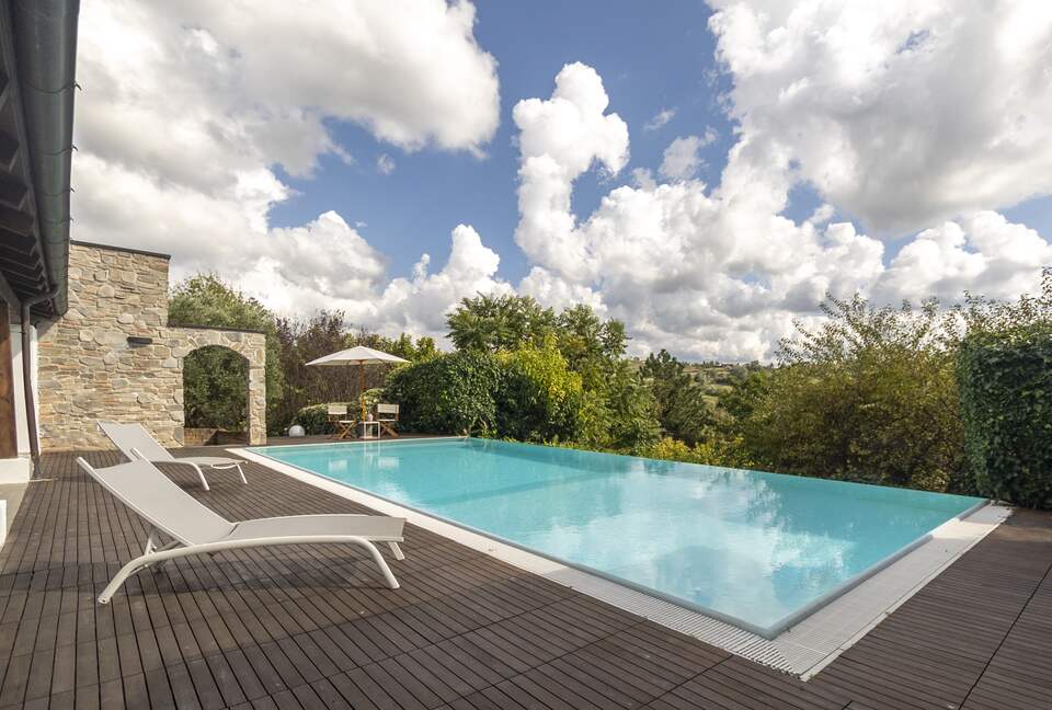 Hillside Elegance with Private Pool - Fortunago, Italy