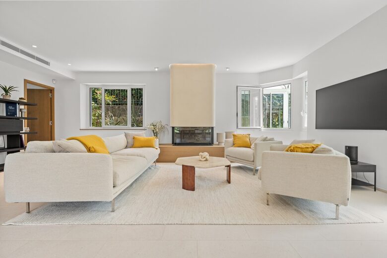 Modern Provençal Elegance in Cap d’Antibes - Antibes, France