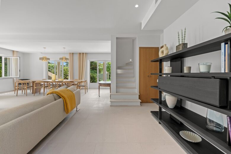 Modern Provençal Elegance in Cap d’Antibes - Antibes, France