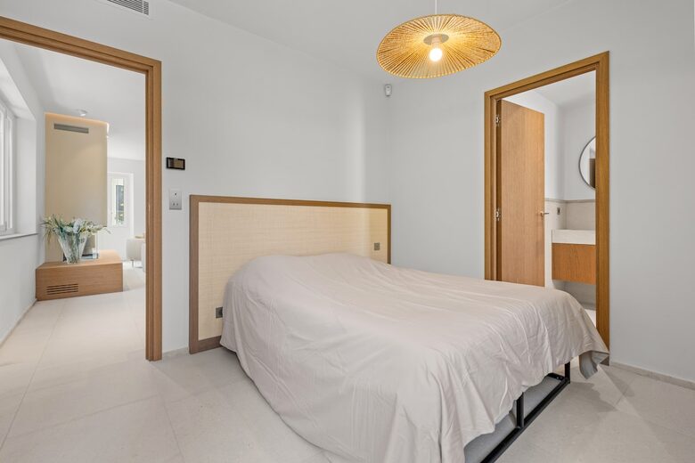 Modern Provençal Elegance in Cap d’Antibes - Antibes, France