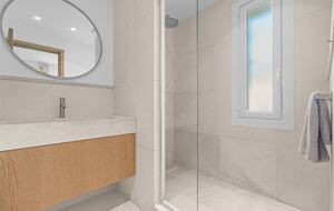 Modern Provençal Elegance in Cap d’Antibes - Antibes, France