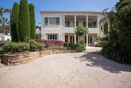 Modern Provençal Elegance in Cap d’Antibes - Antibes, France