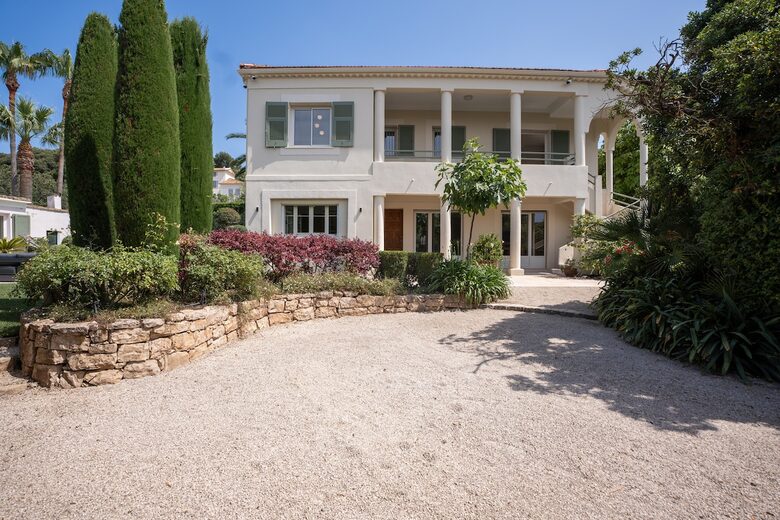 Modern Provençal Elegance in Cap d’Antibes - Antibes, France