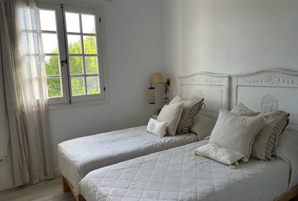 Inviting Menorcan Escape with Pool Access - Ciutadella de Menorca, Spain