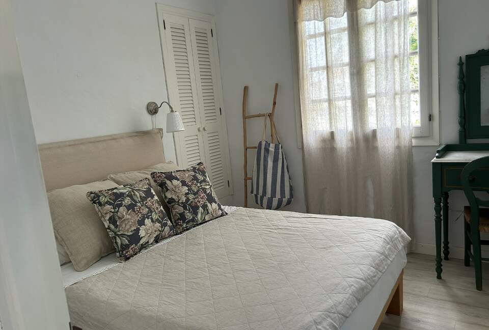 Inviting Menorcan Escape with Pool Access - Ciutadella de Menorca, Spain