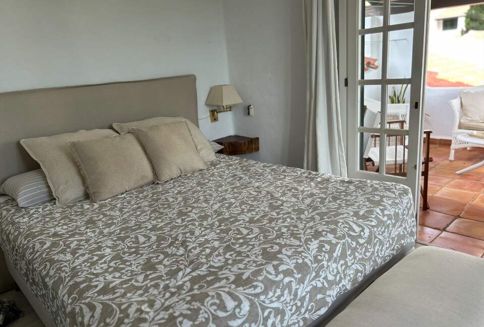 Inviting Menorcan Escape with Pool Access - Ciutadella de Menorca, Spain