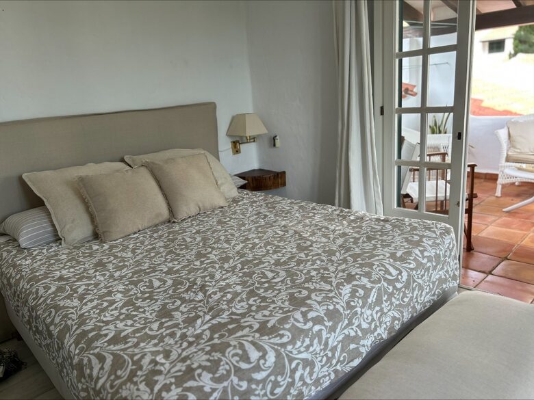 Inviting Menorcan Escape with Pool Access - Ciutadella de Menorca, Spain