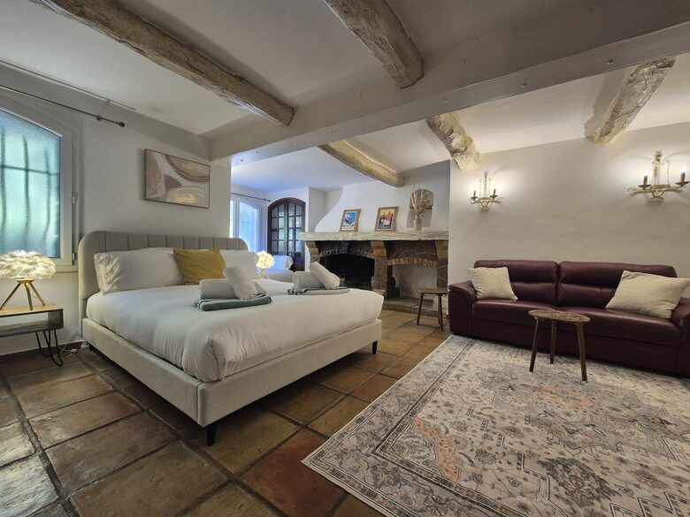 Sunlit Sophistication near Cannes - Cannes, France