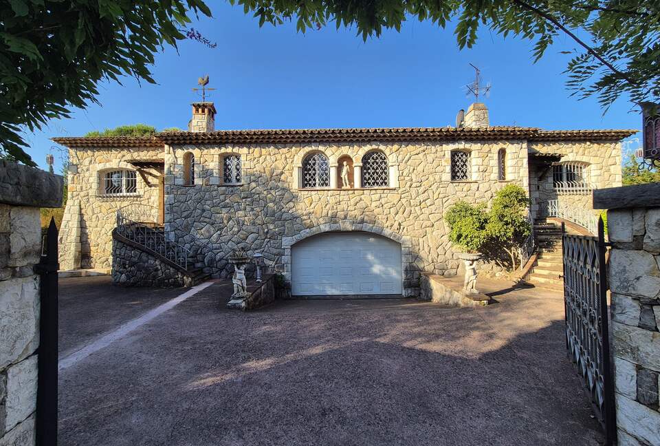 Sunlit Sophistication near Cannes - Cannes, France