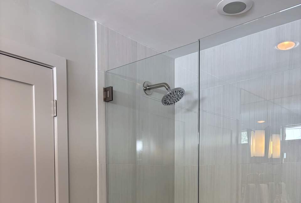 Waterfront Luxury on Lake LBJ | Dock, Outdoor Kitchen & Sunset Views - Horseshoe Bay, Texas