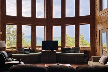 Elevated Views | Refined Massanutten Mountain Retreat - McGaheysville, Virginia