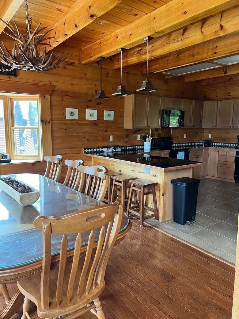 Elevated Views | Refined Massanutten Mountain Retreat - McGaheysville, Virginia