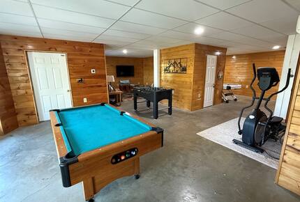 Elevated Views | Refined Massanutten Mountain Retreat - McGaheysville, Virginia