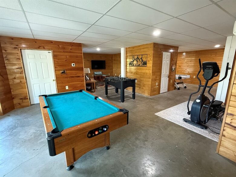 Elevated Views | Refined Massanutten Mountain Retreat - McGaheysville, Virginia