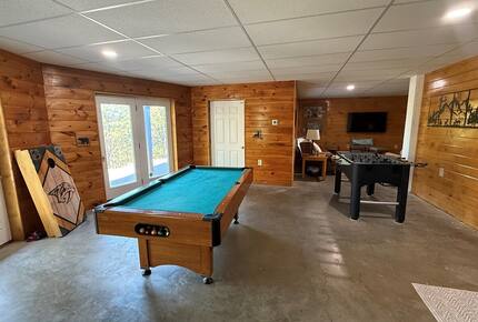 Elevated Views | Refined Massanutten Mountain Retreat - McGaheysville, Virginia