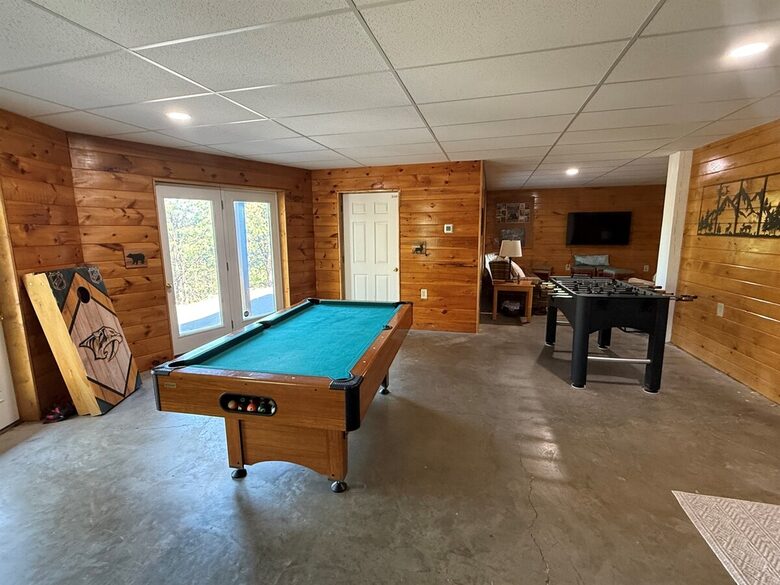 Elevated Views | Refined Massanutten Mountain Retreat - McGaheysville, Virginia