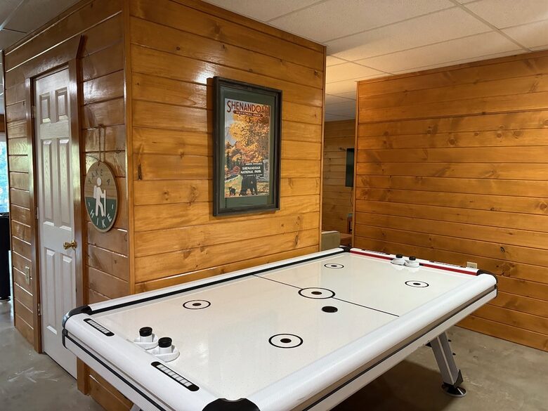 Elevated Views | Refined Massanutten Mountain Retreat - McGaheysville, Virginia