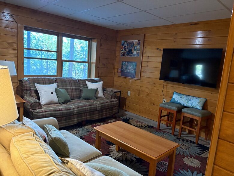 Elevated Views | Refined Massanutten Mountain Retreat - McGaheysville, Virginia