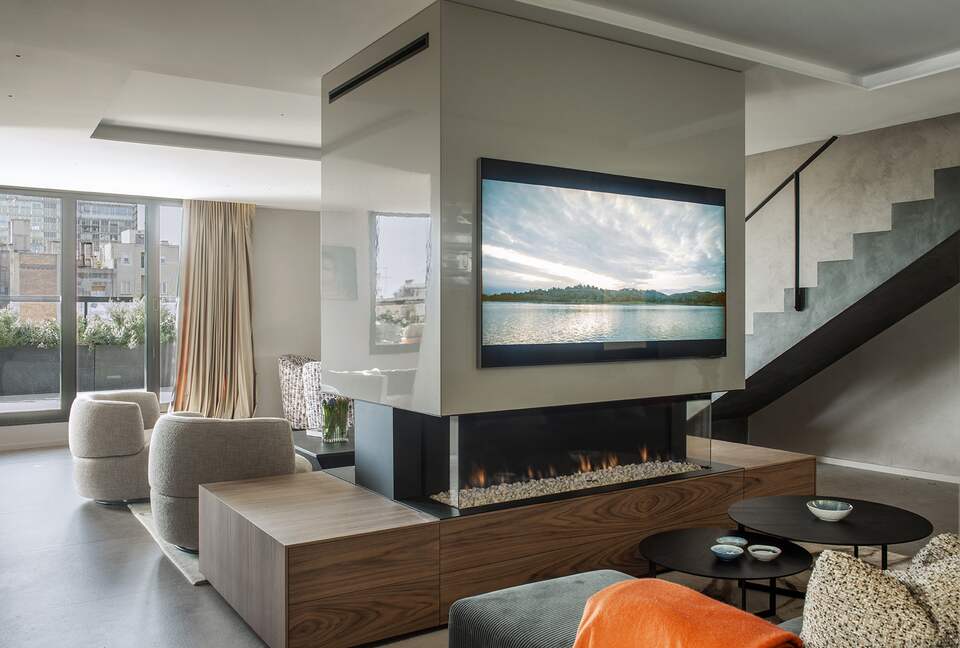 Living room/Family Room with 2 fireplaces