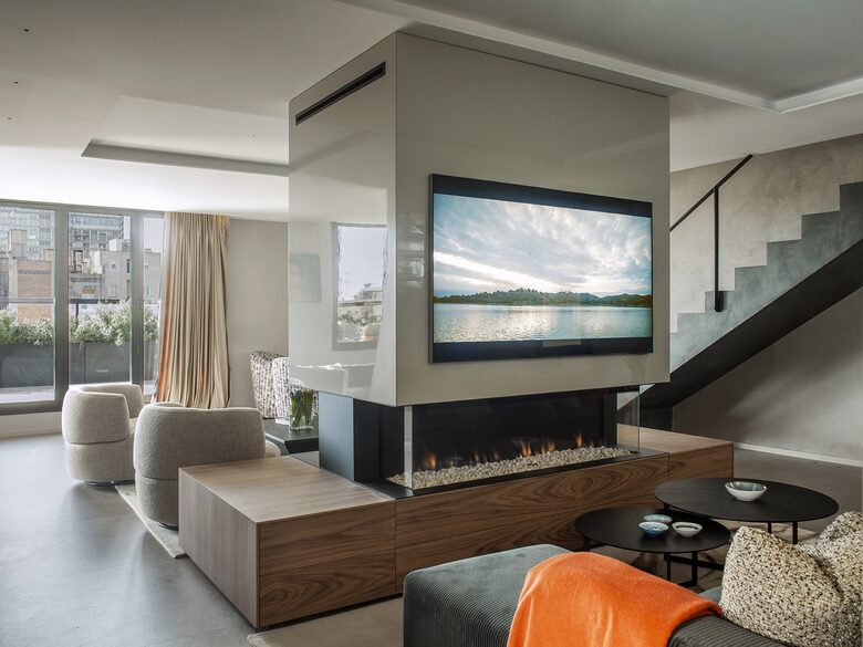 Living room/Family Room with 2 fireplaces