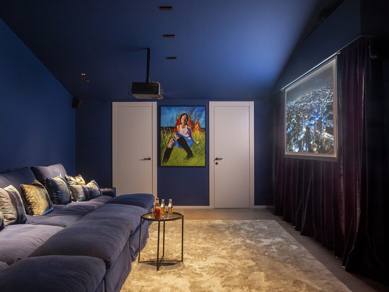 Media Room (can sleep 2)