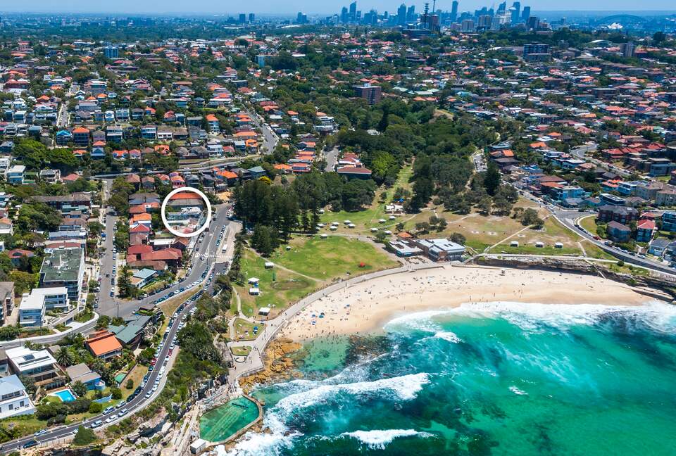 Contemporary Beachside Penthouse with Panoramic Sea Views - Bronte, Australia