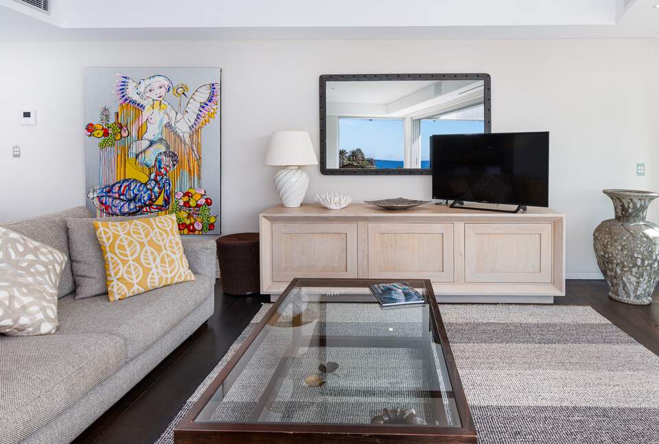 Contemporary Beachside Penthouse with Panoramic Sea Views - Bronte, Australia