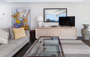 Contemporary Beachside Penthouse with Panoramic Sea Views - Bronte, Australia