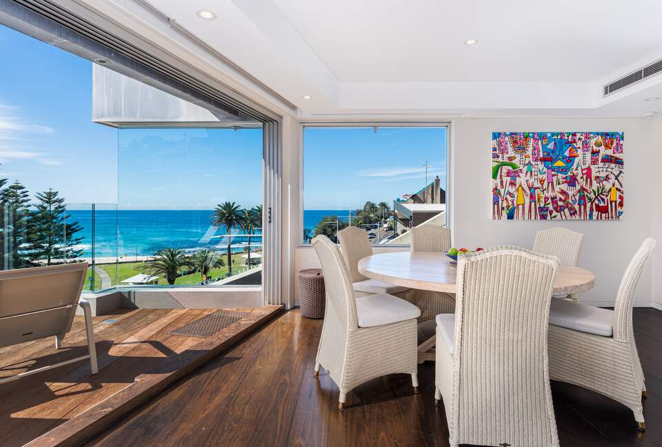 Contemporary Beachside Penthouse with Panoramic Sea Views - Bronte, Australia