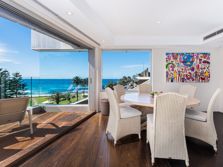 Contemporary Beachside Penthouse with Panoramic Sea Views - Bronte, Australia