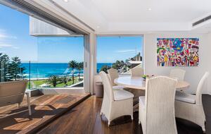 Contemporary Beachside Penthouse with Panoramic Sea Views - Bronte, Australia