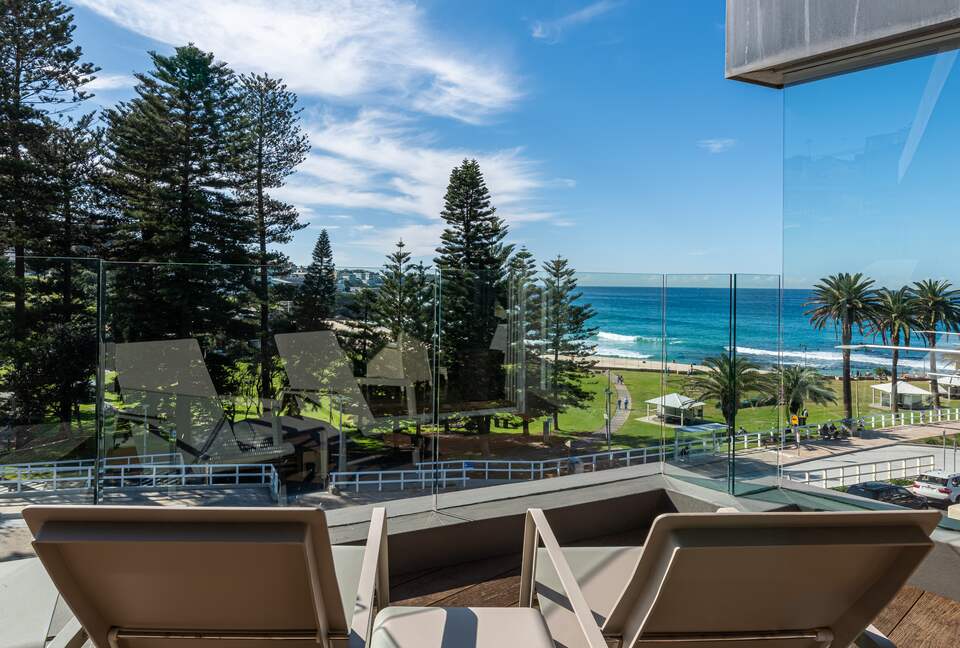 Contemporary Beachside Penthouse with Panoramic Sea Views - Bronte, Australia