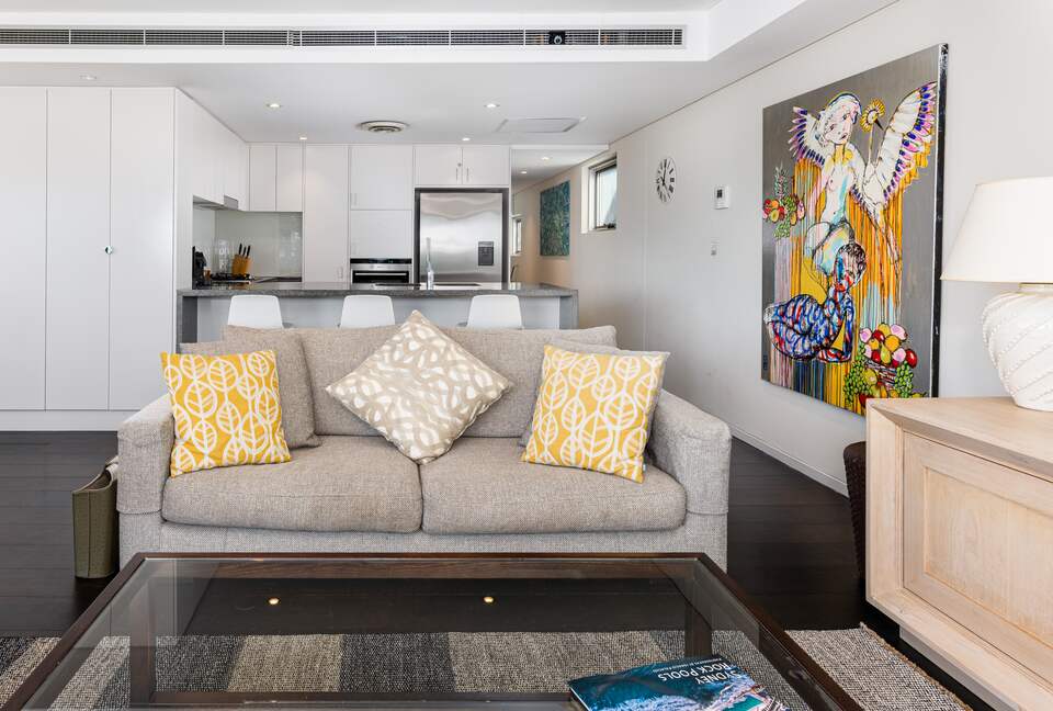 Contemporary Beachside Penthouse with Panoramic Sea Views - Bronte, Australia