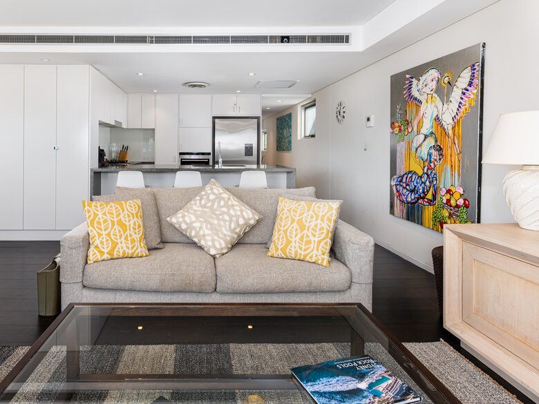 Contemporary Beachside Penthouse with Panoramic Sea Views - Bronte, Australia