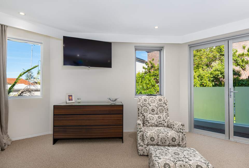 Contemporary Beachside Penthouse with Panoramic Sea Views - Bronte, Australia