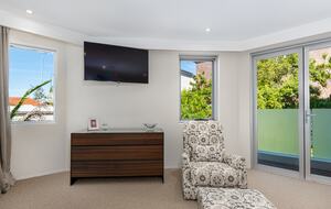 Contemporary Beachside Penthouse with Panoramic Sea Views - Bronte, Australia