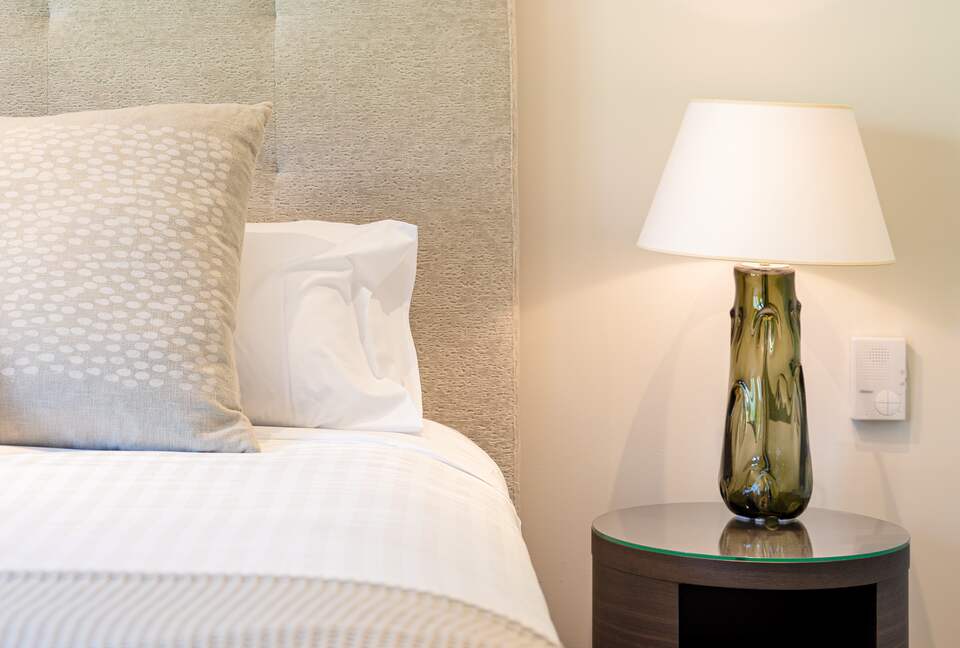 Contemporary Beachside Penthouse with Panoramic Sea Views - Bronte, Australia