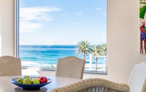 Contemporary Beachside Penthouse with Panoramic Sea Views - Bronte, Australia