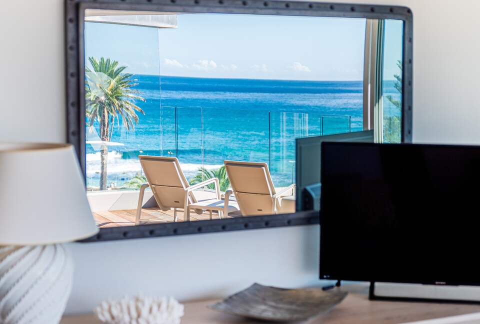 Contemporary Beachside Penthouse with Panoramic Sea Views - Bronte, Australia