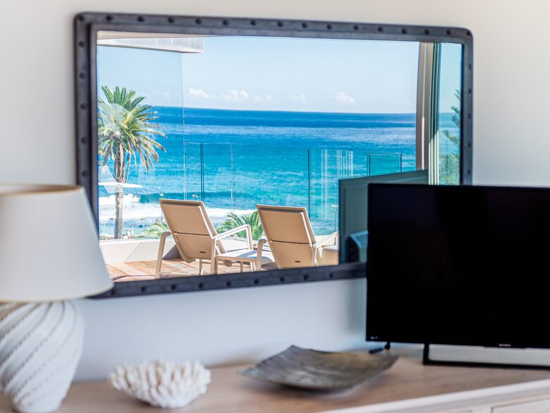 Contemporary Beachside Penthouse with Panoramic Sea Views - Bronte, Australia