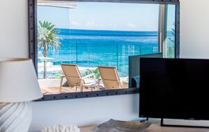 Contemporary Beachside Penthouse with Panoramic Sea Views - Bronte, Australia