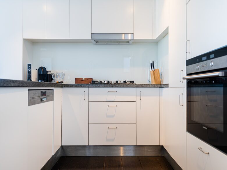 Contemporary Beachside Penthouse with Panoramic Sea Views - Bronte, Australia