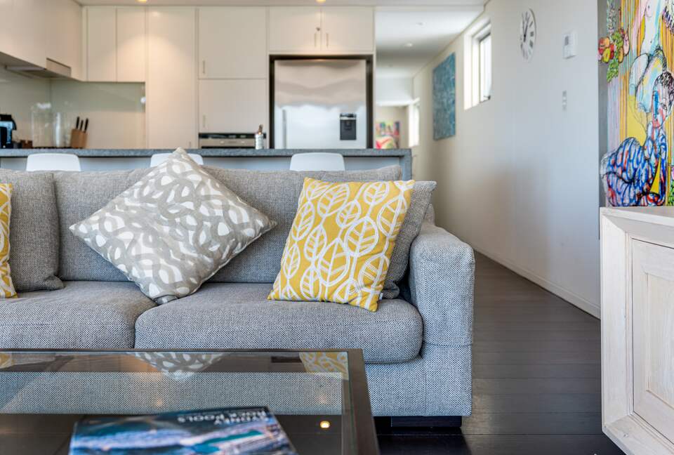 Contemporary Beachside Penthouse with Panoramic Sea Views - Bronte, Australia