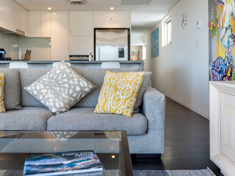 Contemporary Beachside Penthouse with Panoramic Sea Views - Bronte, Australia