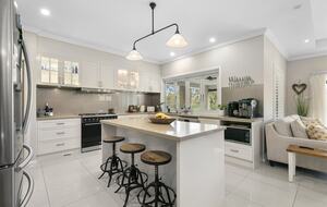 Mistletoe Lakehouse in the Heart of the Hunter Valley - Pokolbin, Australia