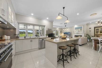 Mistletoe Lakehouse in the Heart of the Hunter Valley - Pokolbin, Australia